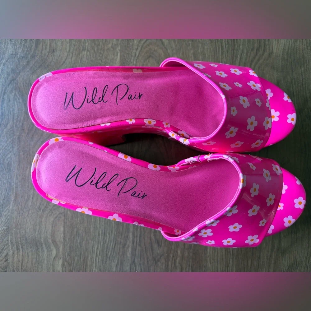Pink Daisy Platform Slide Sandals